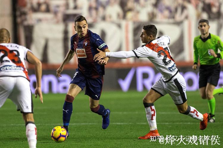 放松身心，胜奥萨苏纳后巴萨众将前往观看板式网球巡回赛